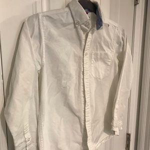 {Izod} White bottom-down shirt
